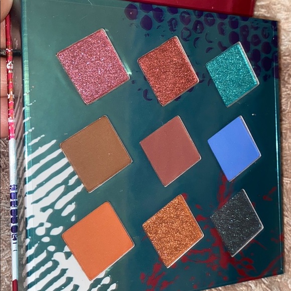 Makeup - Picture 2 of 2